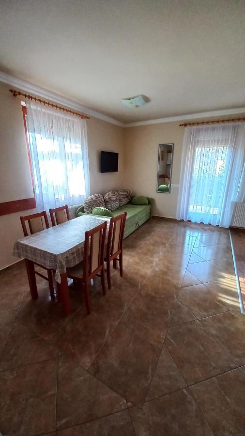 Nefelejcs Fagyizo Es Apartmanhaz Kistolmacs Экстерьер фото