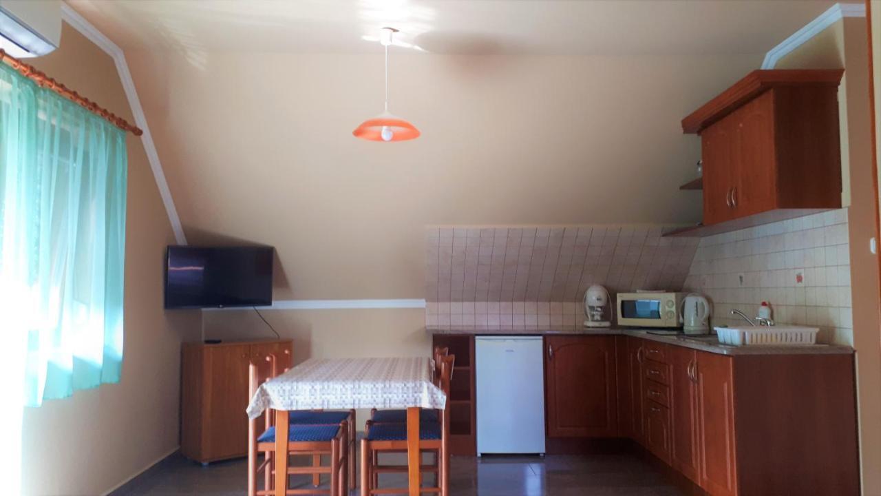 Nefelejcs Fagyizo Es Apartmanhaz Kistolmacs Экстерьер фото