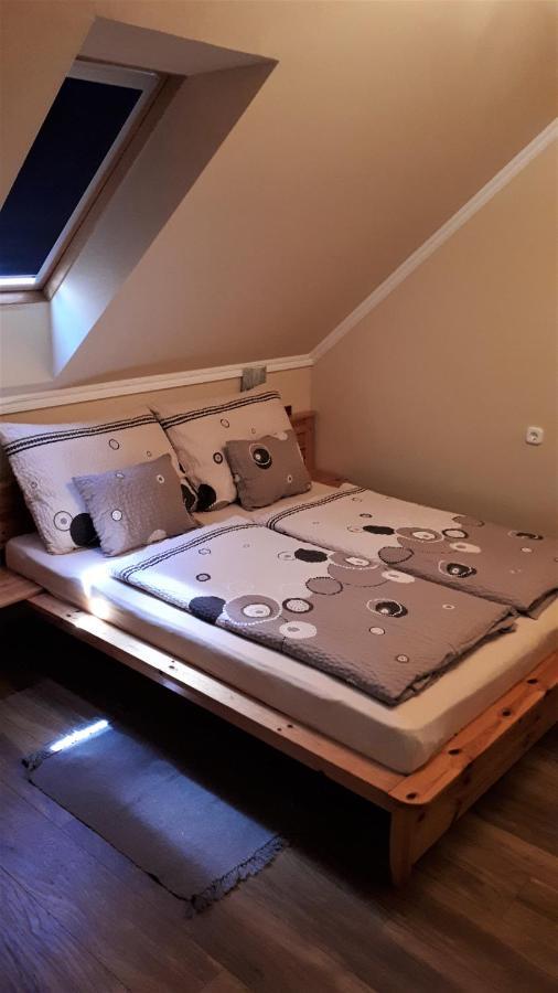 Nefelejcs Fagyizo Es Apartmanhaz Kistolmacs Экстерьер фото