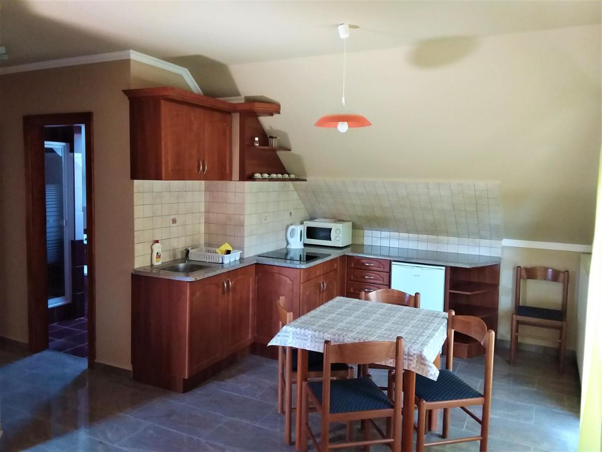 Nefelejcs Fagyizo Es Apartmanhaz Kistolmacs Экстерьер фото