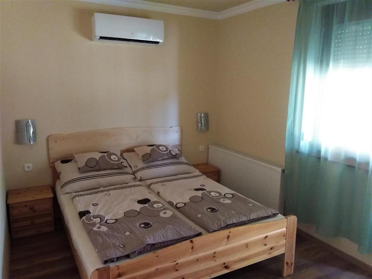 Nefelejcs Fagyizo Es Apartmanhaz Kistolmacs Экстерьер фото