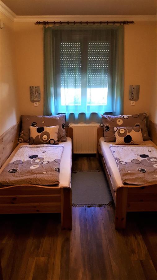 Nefelejcs Fagyizo Es Apartmanhaz Kistolmacs Экстерьер фото