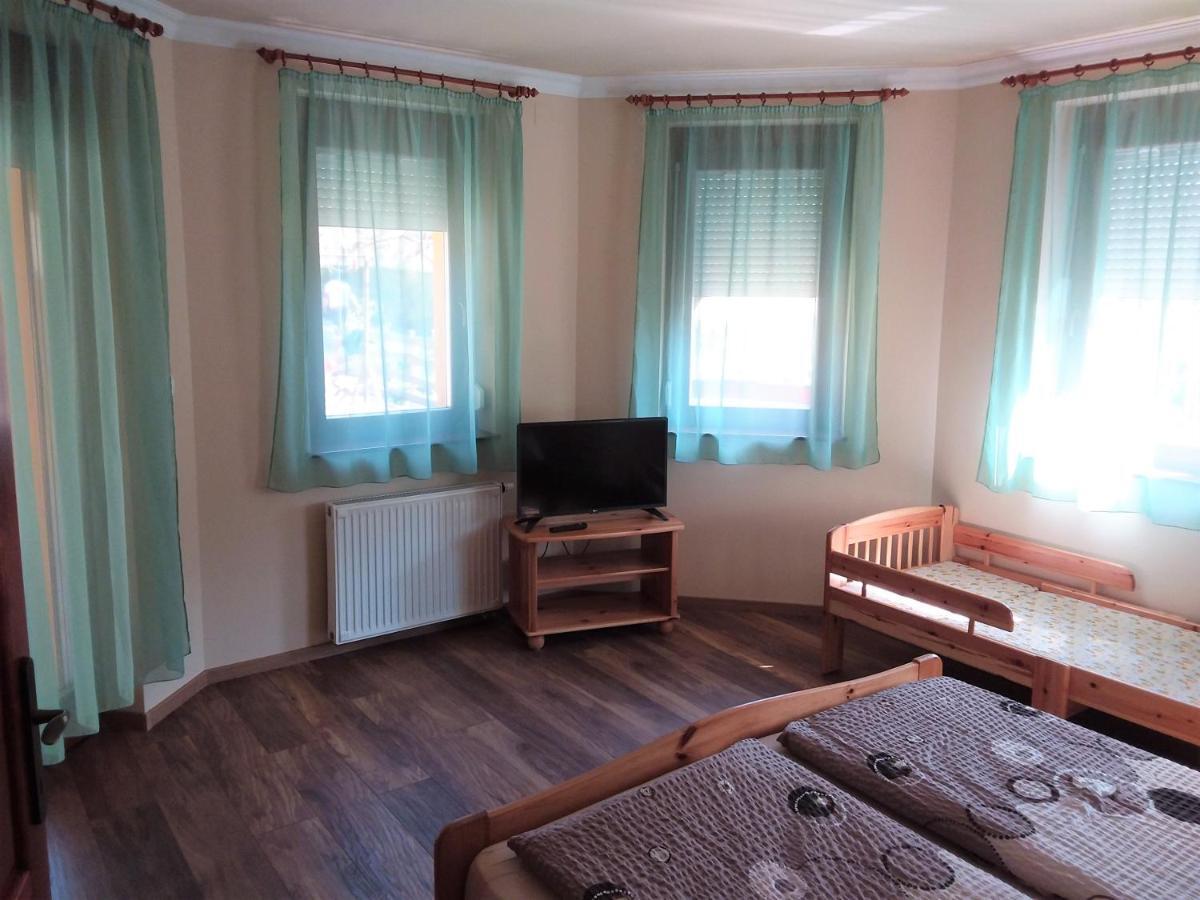 Nefelejcs Fagyizo Es Apartmanhaz Kistolmacs Экстерьер фото